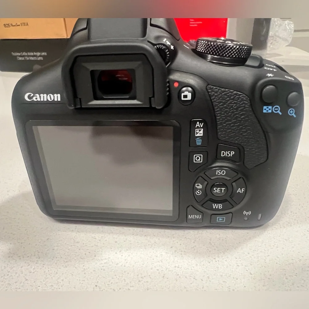 Canon EOS 2000D Black Camera with EF-S 18-55mm Lens - Picture 2 of 13